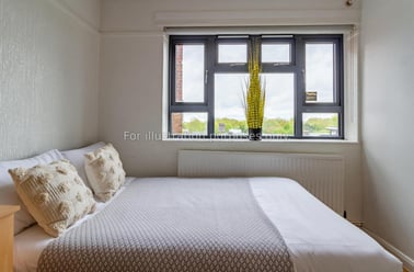 Lower Road, Wapping, London - Image 2